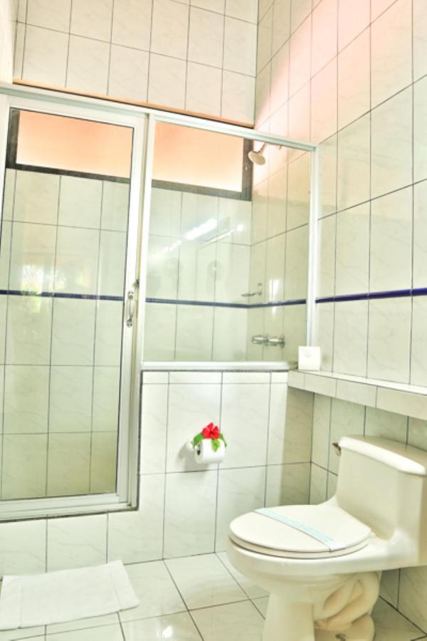 יקו The Backyard Beachfront Hotel מראה חיצוני תמונה