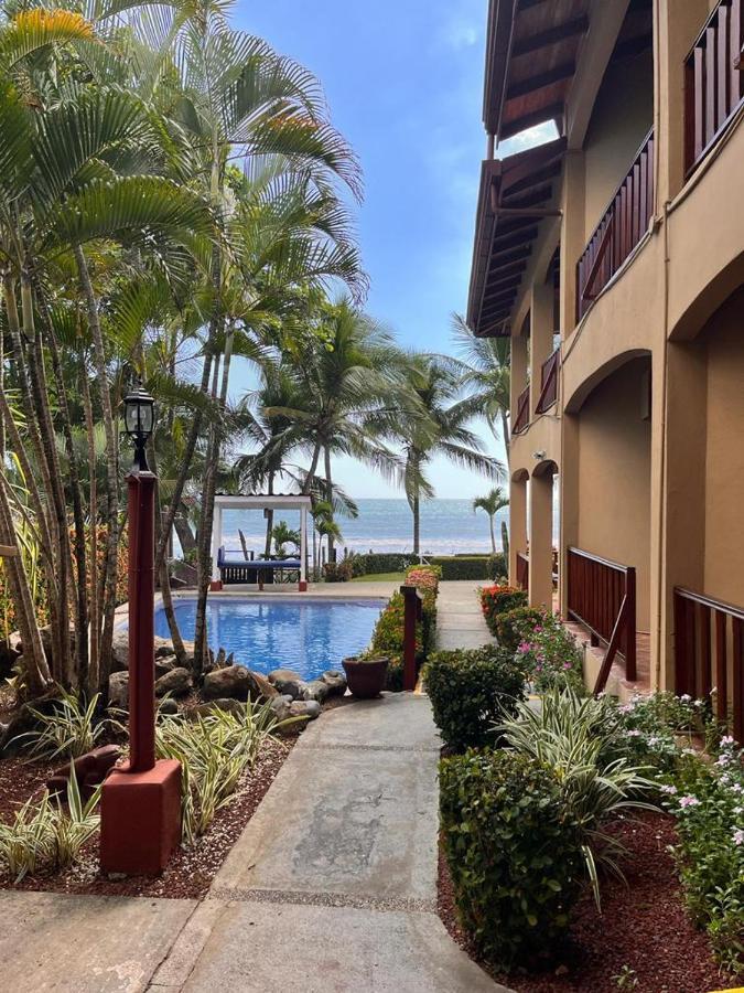 יקו The Backyard Beachfront Hotel מראה חיצוני תמונה