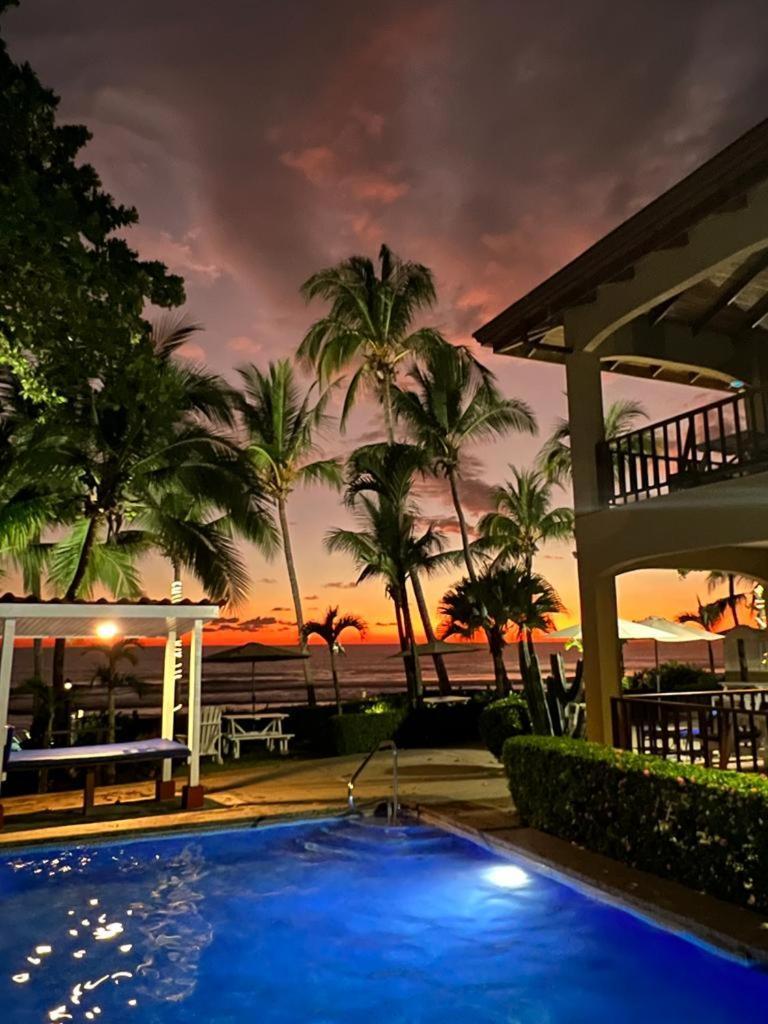 יקו The Backyard Beachfront Hotel מראה חיצוני תמונה