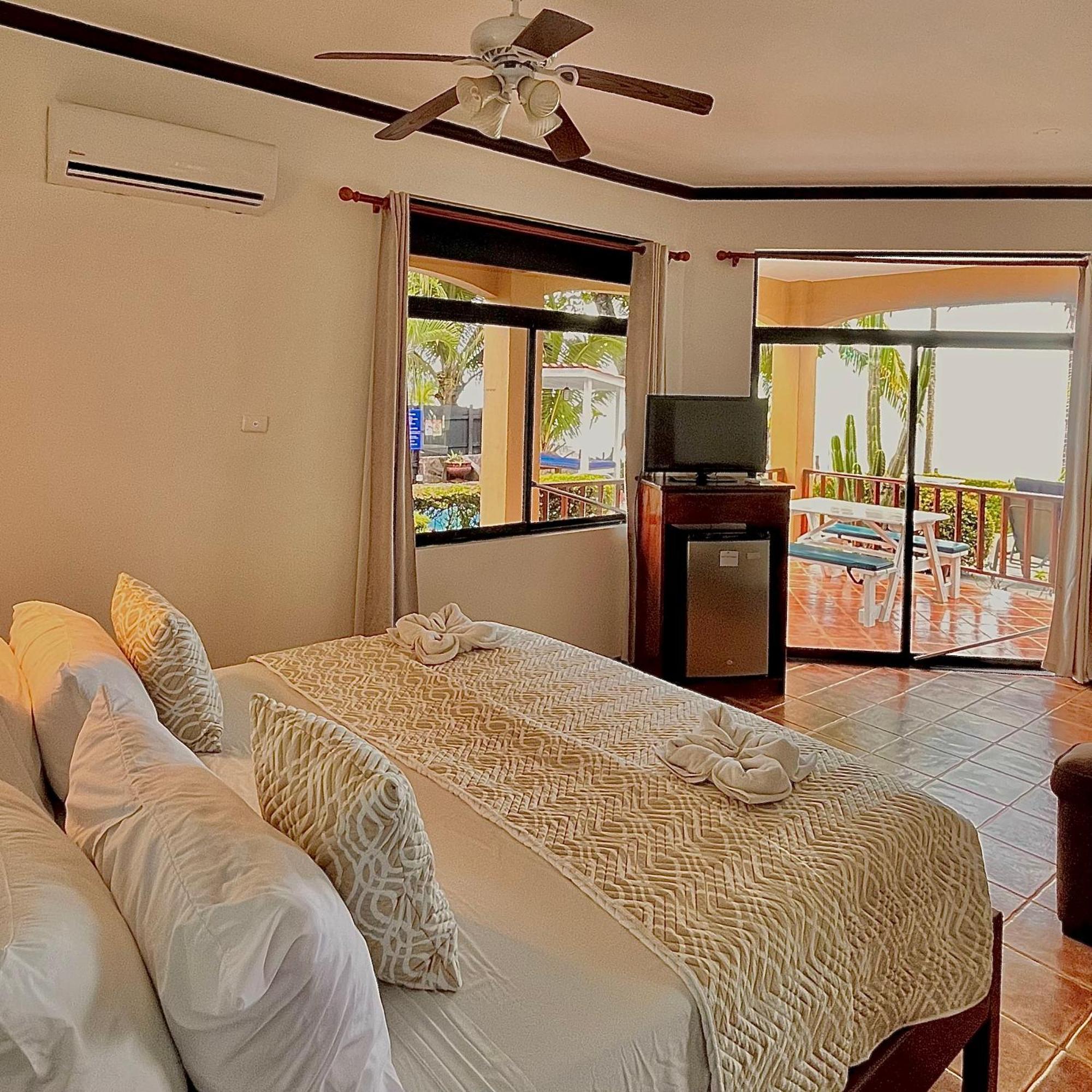 יקו The Backyard Beachfront Hotel מראה חיצוני תמונה