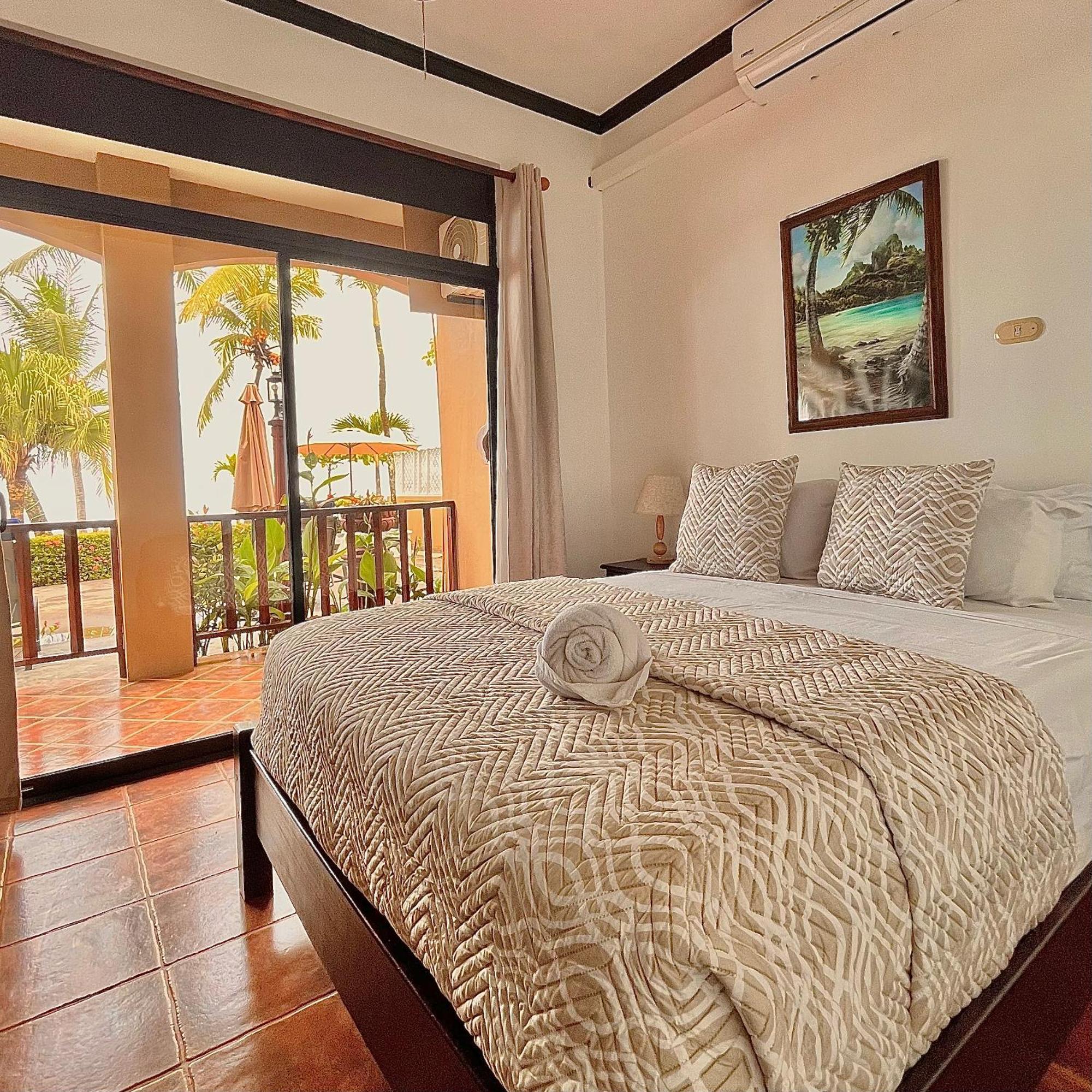 יקו The Backyard Beachfront Hotel מראה חיצוני תמונה