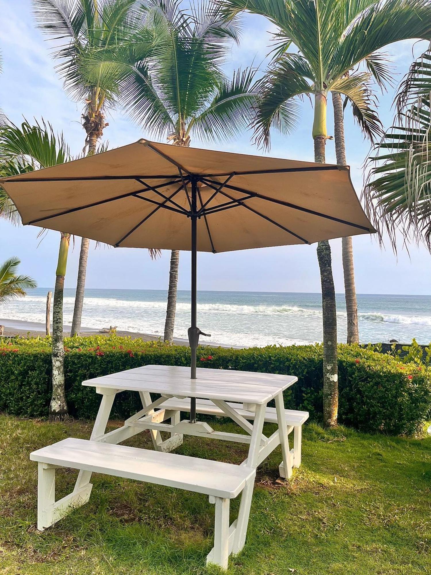 יקו The Backyard Beachfront Hotel מראה חיצוני תמונה