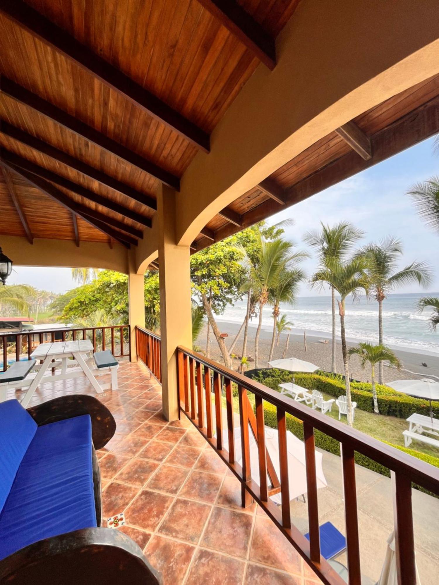 יקו The Backyard Beachfront Hotel מראה חיצוני תמונה